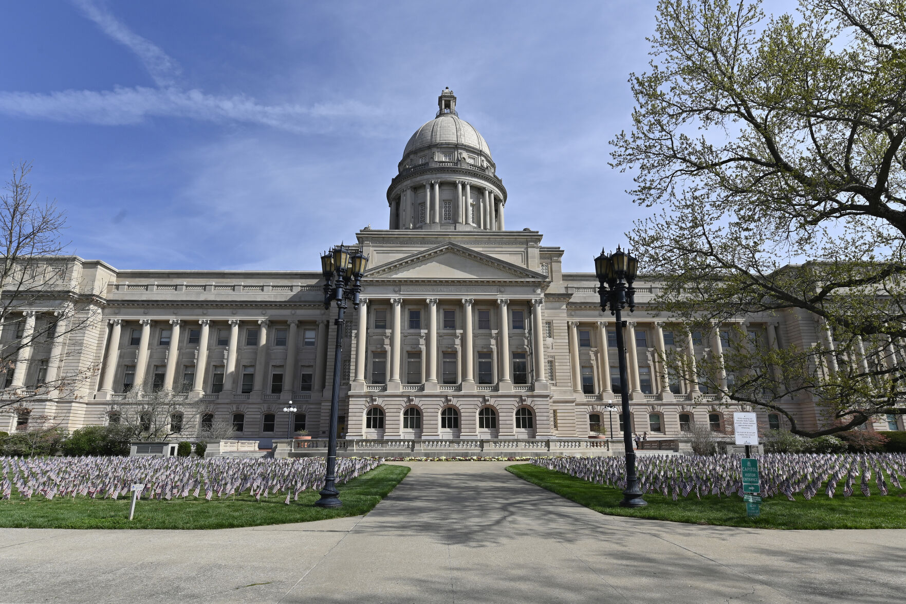 House resolution to reinstall Ten Commandments on Kentucky Capitol grounds passes out of committee
